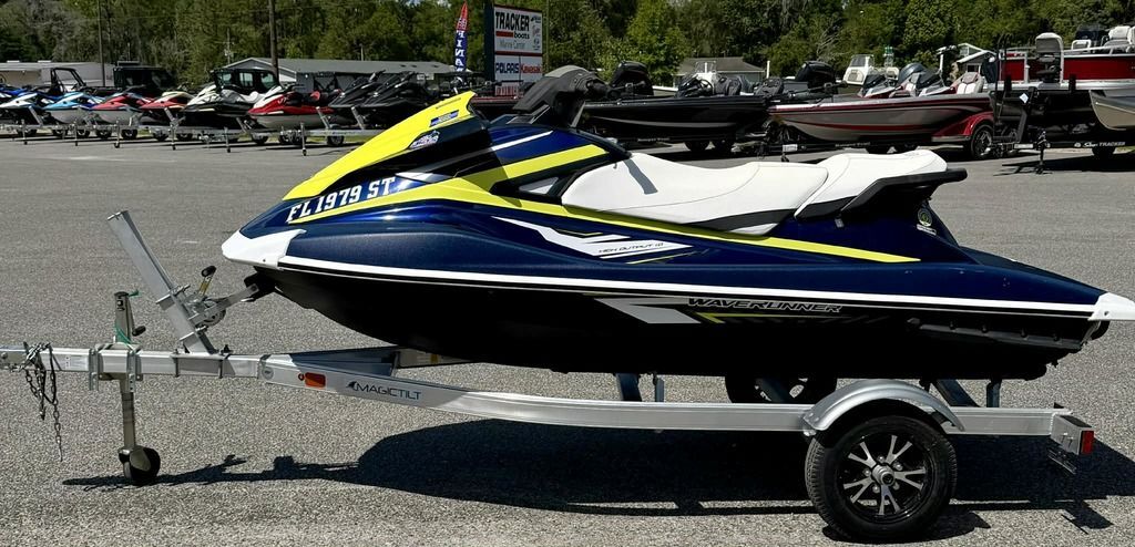 Pre-Owned 2020 Yamaha VX Deluxe - Image 2